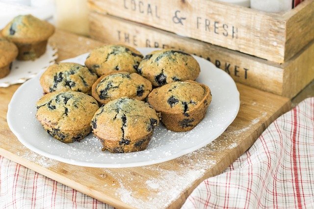 muffins dans une assiette